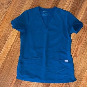 Figs casma scrub top